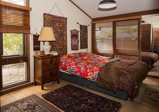 Bedroom 1 (2013-05-09)