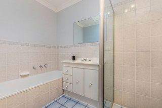 Main Bathroom (2019-08-27)