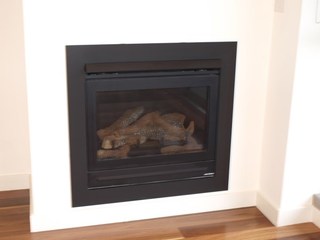 Gas fireplace (2017-05-12)
