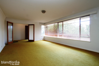 Living Room (2011-01-18)