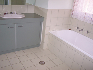 Bathroom (2005-03-08)