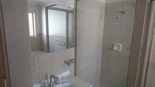 Bathroom (2016-09-29)