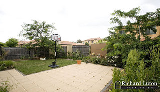 Garden area (2007-11-29)