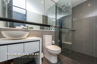 Bathroom (2012-12-14)