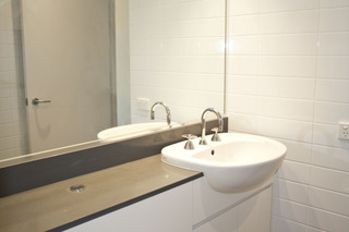 Bathroom (2012-02-28)