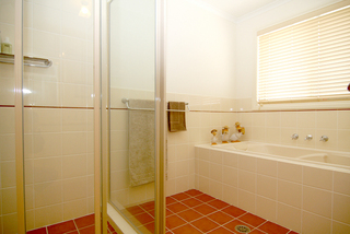 Bathroom (2009-07-16)
