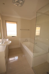 Bathroom (2012-05-22)