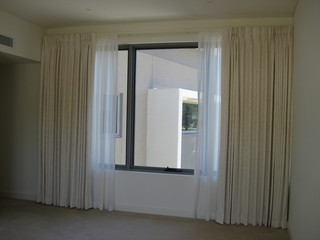Curtains to bedrooms (2008-11-21)