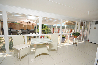 Alfresco Living (2011-02-01)