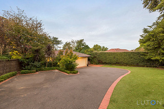 Front Garden and Driveway (2015-03-17)