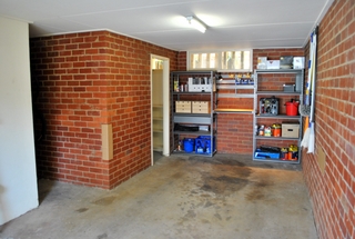 Lock Up Garage (2011-09-29)
