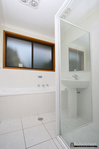 Bathroom (2006-12-06)