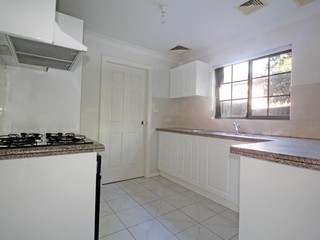 5/7 Wiseman Avenue North Wollongong - Kitchen (2018-02-19)