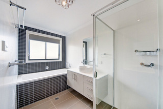 Bathroom (2011-11-09)