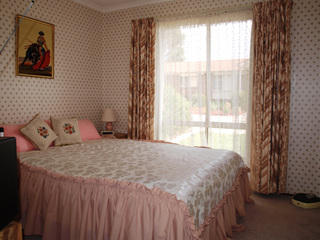 Bedroom 1 (2012-02-20)
