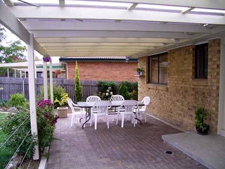 Outdoor Entertaining (2004-05-05)