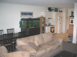 Living to kitchen (2007-04-20)