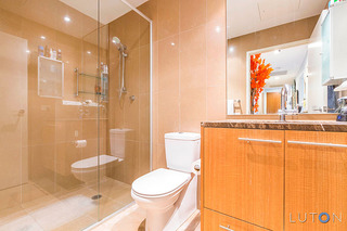 Main Bathroom (2015-05-26)