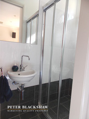 Ensuite to office or bed 2 (2016-10-25)