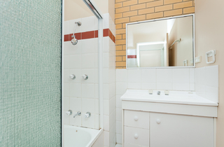Bathroom (2016-07-05)