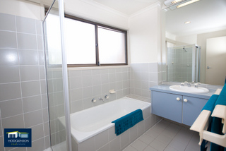 Main Bathroom (2012-01-04)