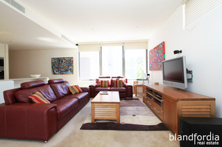 Living Room (2013-01-15)