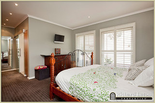 Bedroom 1 (2010-10-02)