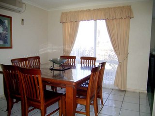 Dining (2004-08-17)