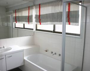 Bathroom (2010-04-07)