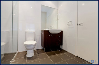 Bathroom (2011-12-23)