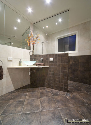 Bathroom (2008-08-21)