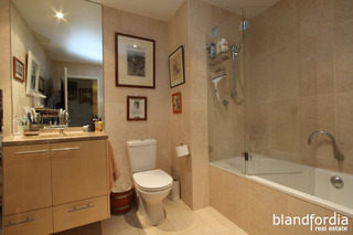 Bathroom (2015-09-22)