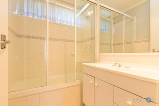 Bathroom (2015-05-08)