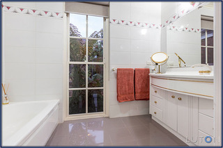 Bathroom (2014-06-26)