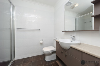 Bathroom (2012-08-08)