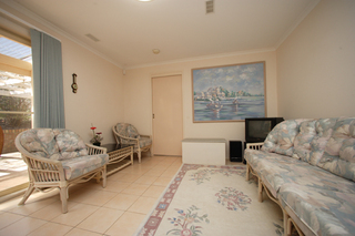 Family room (2006-09-19)