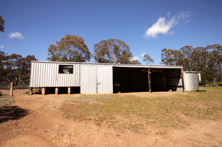 Machinery shed 2 (2016-10-20)