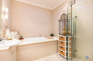 Bathroom (2015-07-15)