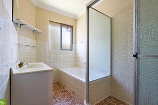 Bathroom (2011-01-18)