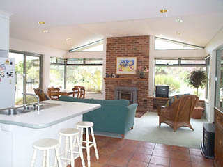 Family room (2001-11-16)