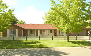 Front streetscape (2004-11-22)