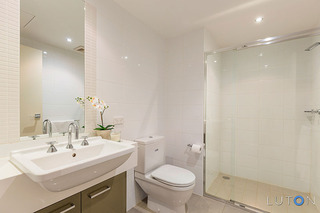 Main Bathroom (2016-04-13)