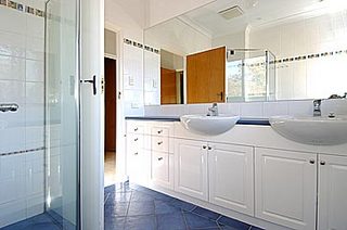 Bathroom (2004-08-26)
