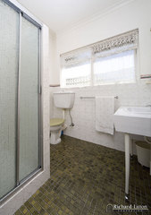 Bathroom 2 (2009-04-16)