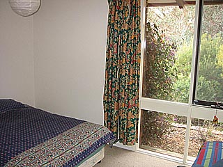 Bed 2 (2003-08-13)