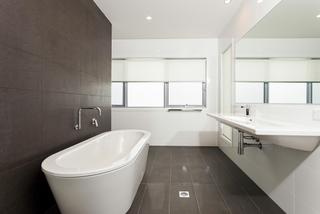 Bathroom (2014-09-18)