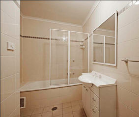 Bathroom (2010-10-18)