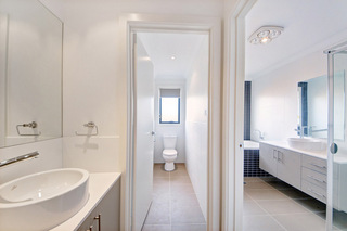 Bathroom/toilet/powder (2011-11-09)