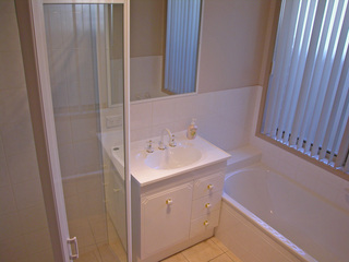 Bathroom (2005-06-16)