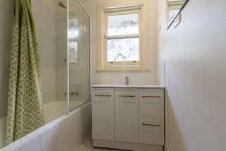 Bathroom (2015-09-29)